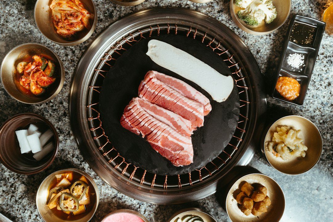 美国韩式烤肉店的桌上烤炉与抽风管 — 美国火锅店与韩式烤肉店保险